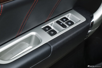 2015款哈弗H6运动版1.5T手动改款两驱精英型