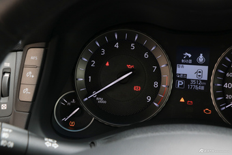 2017款英菲尼迪Q70L 2.5L自动豪华版