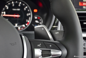 2018款宝马3系2.0T自动320Li 领先型M运动套装