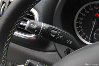 2017款英菲尼迪QX30 1.6T自动两驱运动版