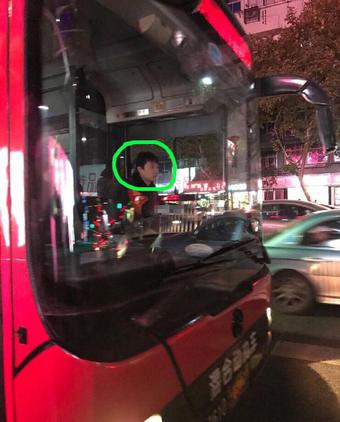 杭州偶遇“王思聪”开公交车
