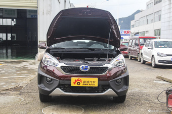 2016款昌河Q25 1.5L手动乐趣版 魅惑红