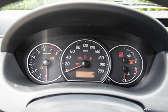 2014款雨燕1.3L手动标准型