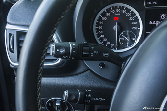 2017款英菲尼迪QX30 2.0T自动四驱极限版