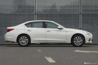 2016款英菲尼迪Q50L 2.0T自动舒适版