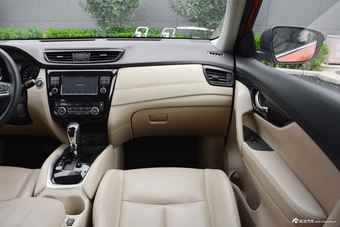 2017款奇骏2.5L自动CVT七座领先版 4WD