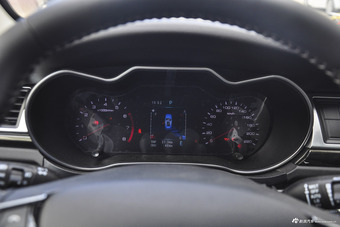 2017款众泰Z560 1.5T自动CVT尊贵型