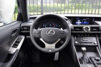 2017款雷克萨斯IS 2.0T自动300豪华版