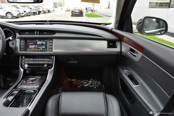 2018款捷豹XFL 2.0T自动200PS精英版