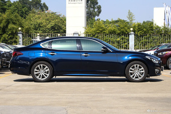 2017款英菲尼迪Q70L 2.5L自动精英版