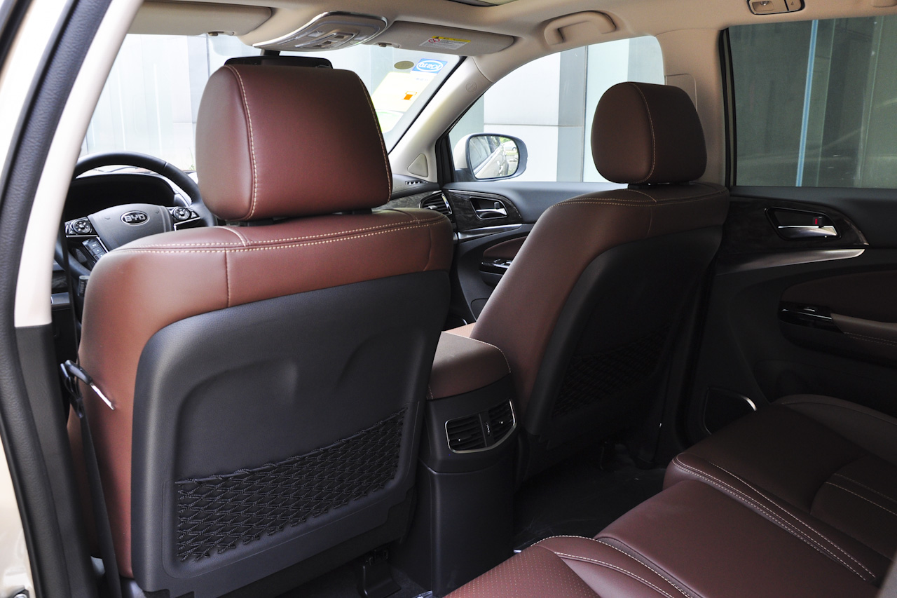 2015款比亚迪唐2.0T自动四驱旗舰型