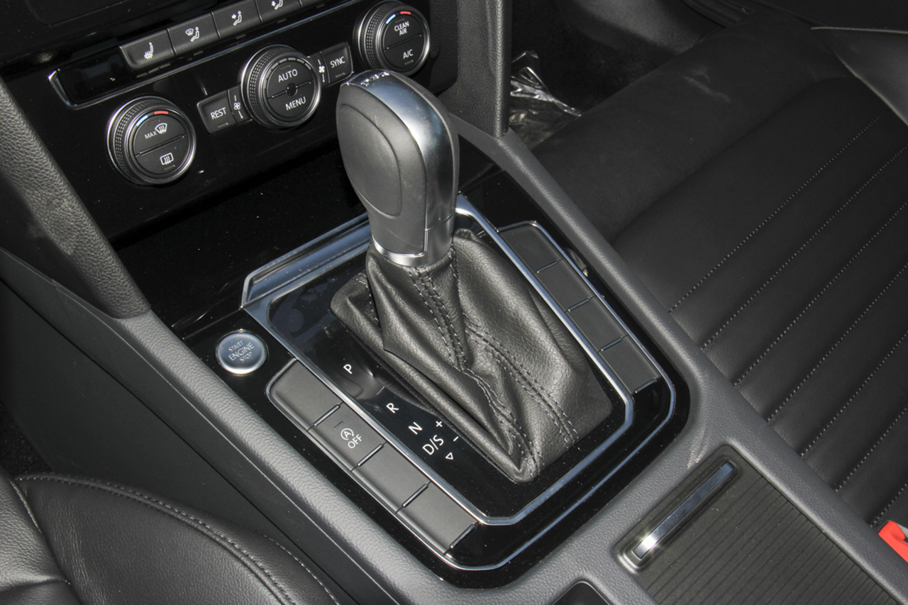 2018款迈腾改款2.0T自动380TSI DSG豪华型