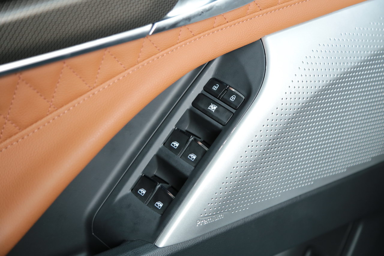 2017上汽大通D90 2.0TGI自动四驱高配版