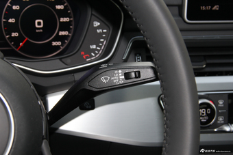 2018款奥迪A4L 2.0T自动30周年年型40 TFSI时尚型