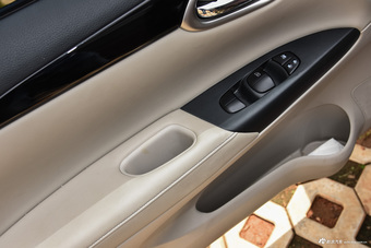 2016款轩逸1.8L自动XV智尊版