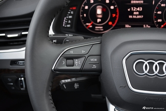 2018款奥迪Q7 3.0T自动45TFSI S line运动型