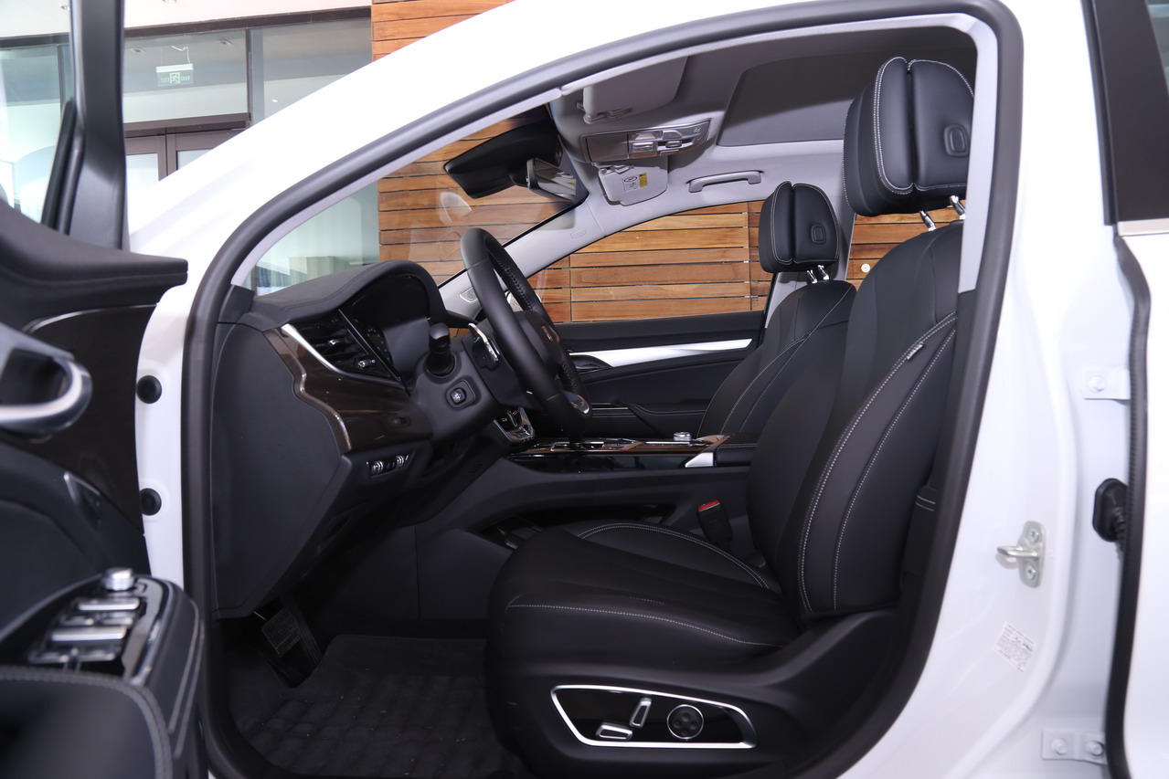 2018款博瑞GE MHEV顶配版