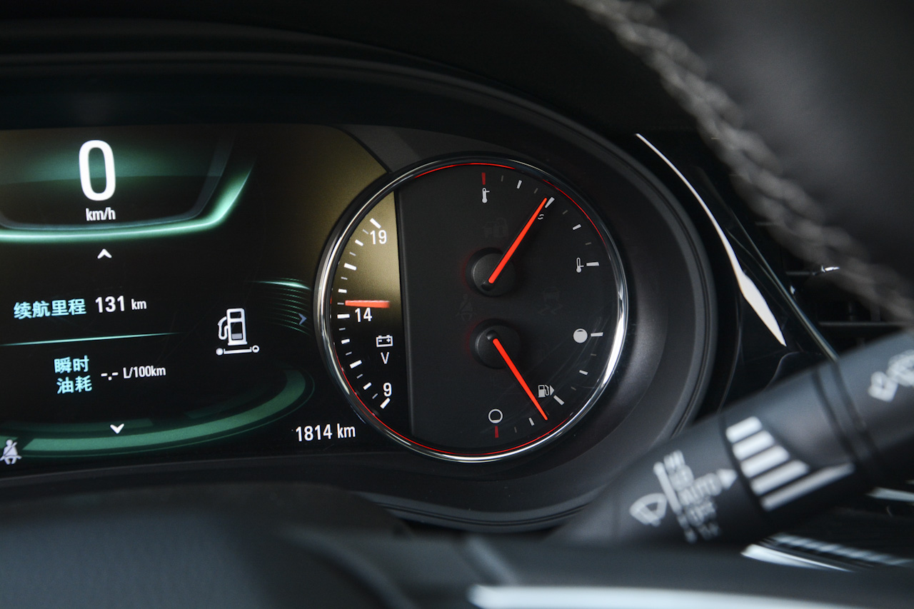 2017款君威2.0T自动尊贵型28T