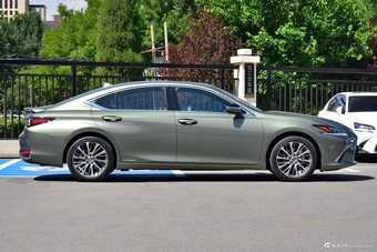 2018款雷克萨斯ES 2.5L自动300h尊享版