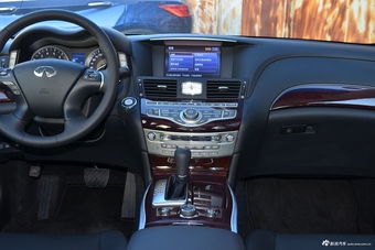 2019款英菲尼迪Q70L 2.0T自动豪华版