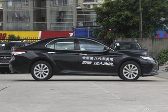 2018款凯美瑞2.0G自动豪华版