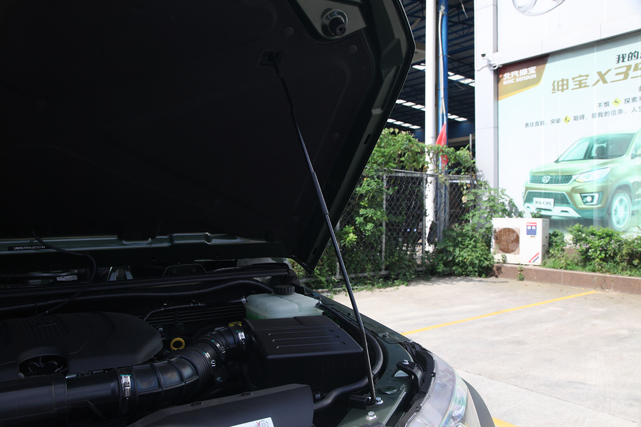 2018款北京BJ40L 2.0T手动柴油四驱尊贵版