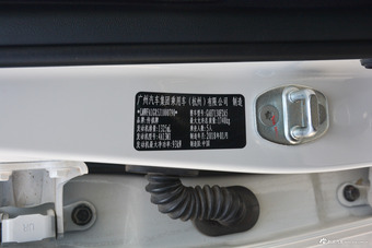 2018款传祺GA4 1.3T自动尊贵版200T