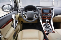 2017款帕杰罗·劲畅SPORT 3.0L自动V6中东版