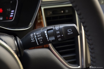 2017款众泰SR9 2.0T 手动极致之梦版（黑色）