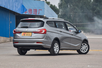 2017款宝骏310W 1.5L手动时尚型