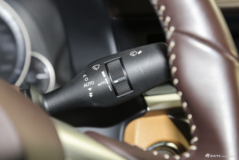 2015款雷克萨斯ES 2.0L自动200舒适版