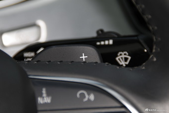 2016款奥迪A8L 3.0T自动45TFSI quattro时尚型