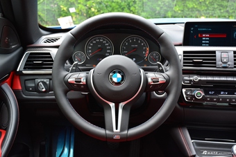 2017款宝马M4自动敞篷轿跑车