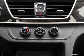 2017款宝骏560 1.5T 手动舒适型7座 