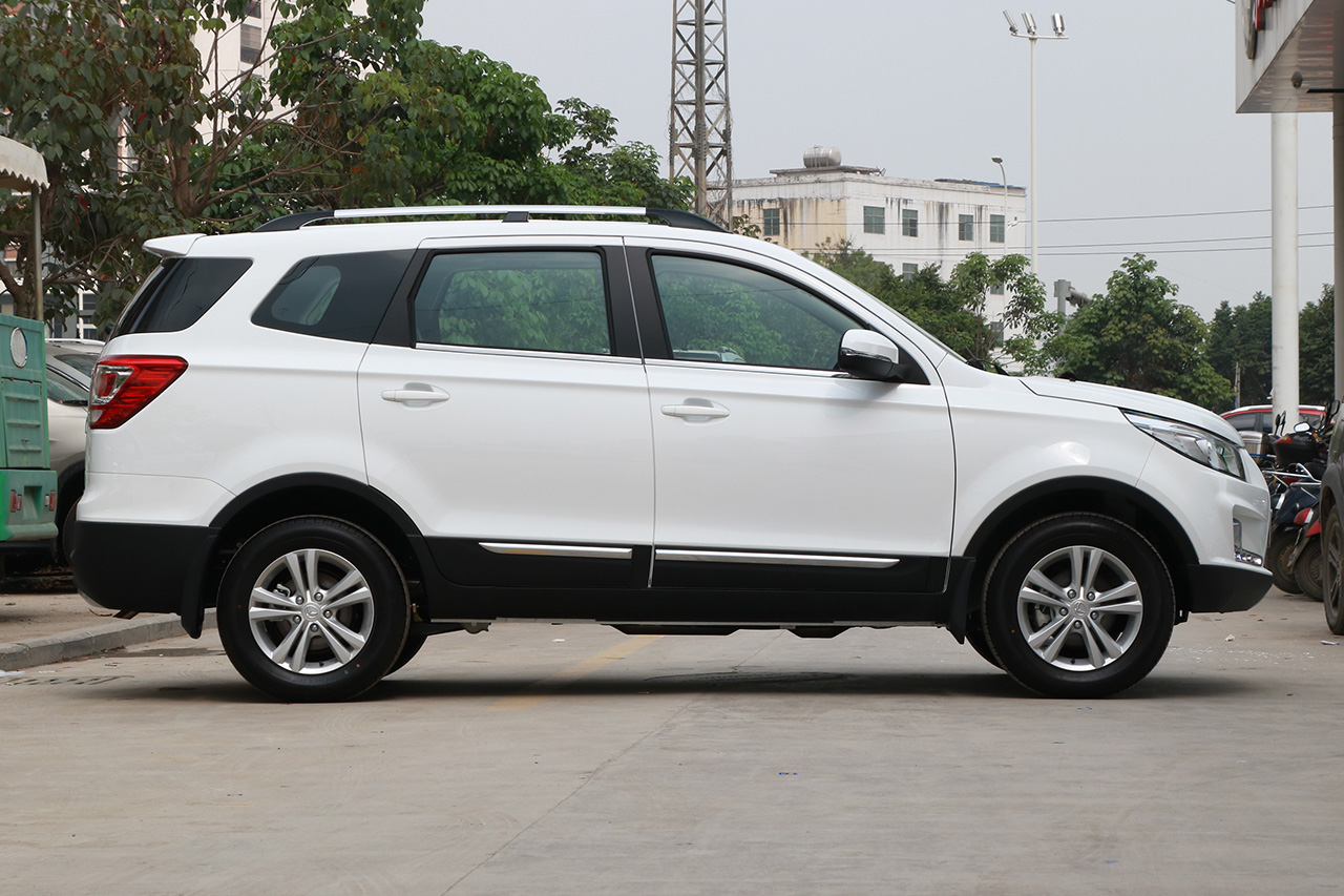 2017款北汽幻速S3 1.5L手动豪华型