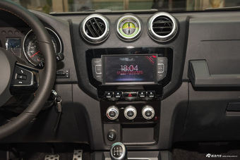 2016款北京BJ40L 2.0T手动四驱尊贵版 极夜黑