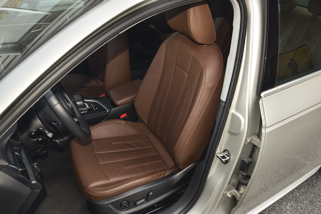 2018款奥迪A4L 2.0T自动30周年年型45 TFSI quattro个性运动版