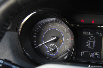 2016款驭胜S350 2.0T自动两驱汽油豪华天窗版5座 