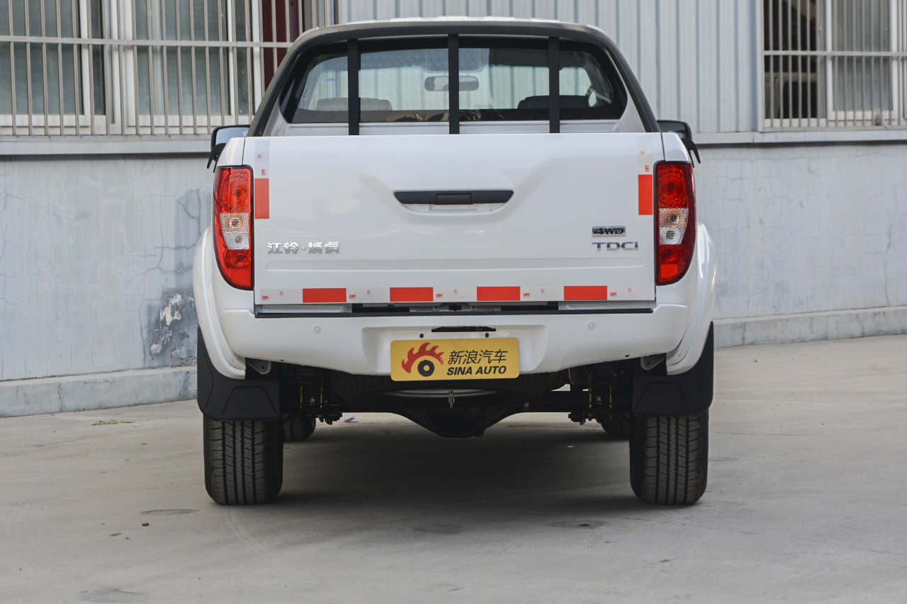 2017款域虎2.4T手动柴油四驱豪华版JX4D24A5