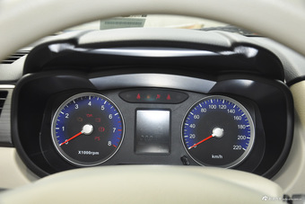 2015款启辰D50 1.6L自动时尚版