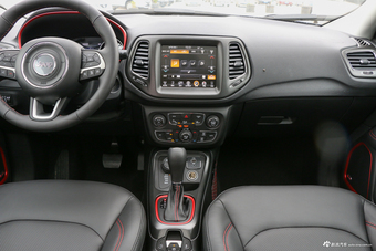 2017款指南者2.4L自动 200TS高性能四驱版