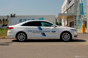 2015款金牛座2.7T自动旗舰型 雅典白