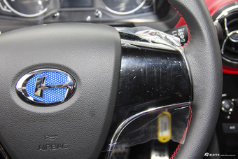 2016款昌河Q25 1.5L手动乐趣版 炫酷白