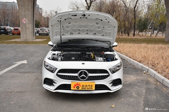 2019款奔驰A级 1.3T自动200 L运动轿车先行特别版