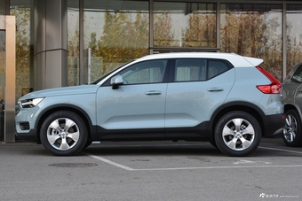 2019款沃尔沃XC40 2.0T四驱子夜亚马逊蓝T4
