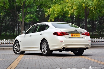 2017款英菲尼迪Q70L 2.5L自动精英版