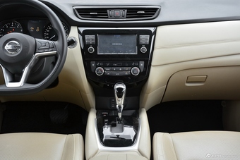 2017款奇骏2.5L自动CVT七座领先版 4WD