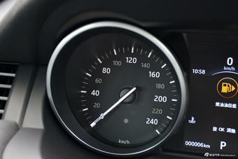 2016款揽胜极光2.0T自动PURE 风尚版