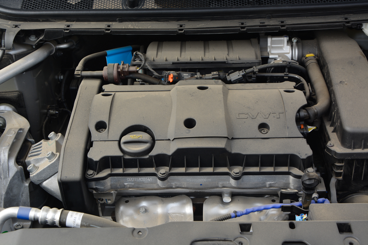 2018款标致308 1.6L手动时尚版