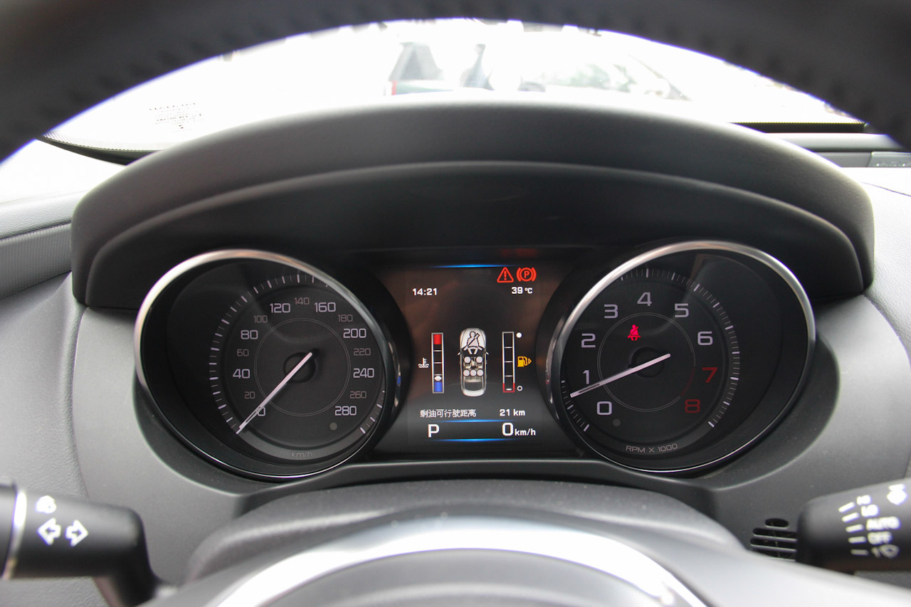 2015款捷豹XE R-SPORT 2.0T自动i4 Ti (240PS)